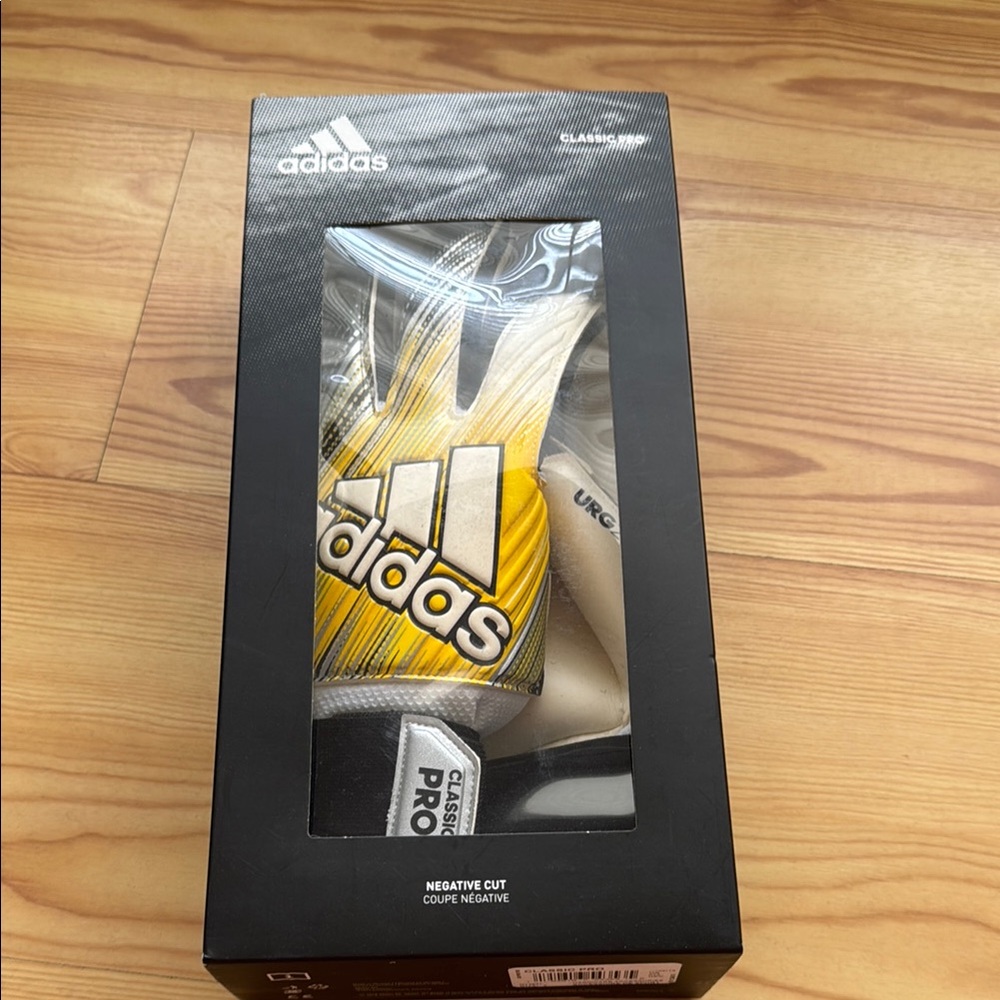 Adidas Classic Pro Yellow and Black Goalkeeper Gloves size 7 new in box